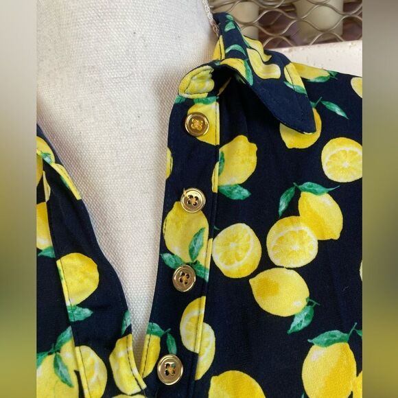 Jones NY fresh lemon print stretchy V neck button up top w/ cute collar runs big - Picture 2 of 11